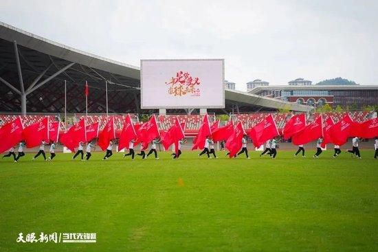 比赛焦点瞬间：第3分钟，齐米卡斯左路弧顶突施冷箭远射打偏了。